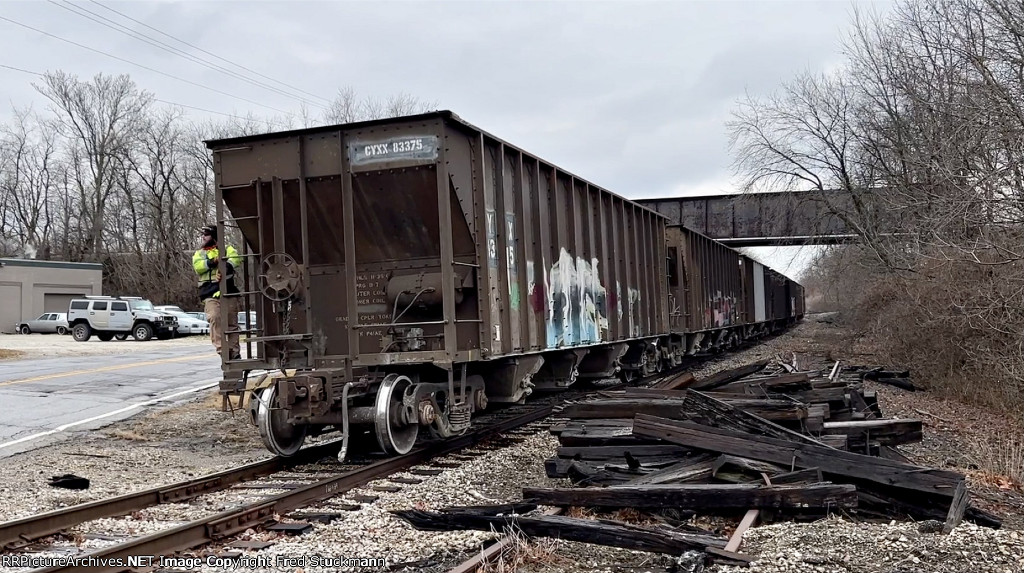 CYXX 83375 and the conductor are set to cross Mogadore Rd.